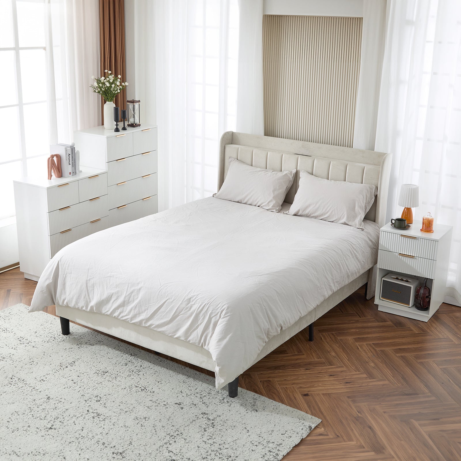 Commode blanche à surface ondulée