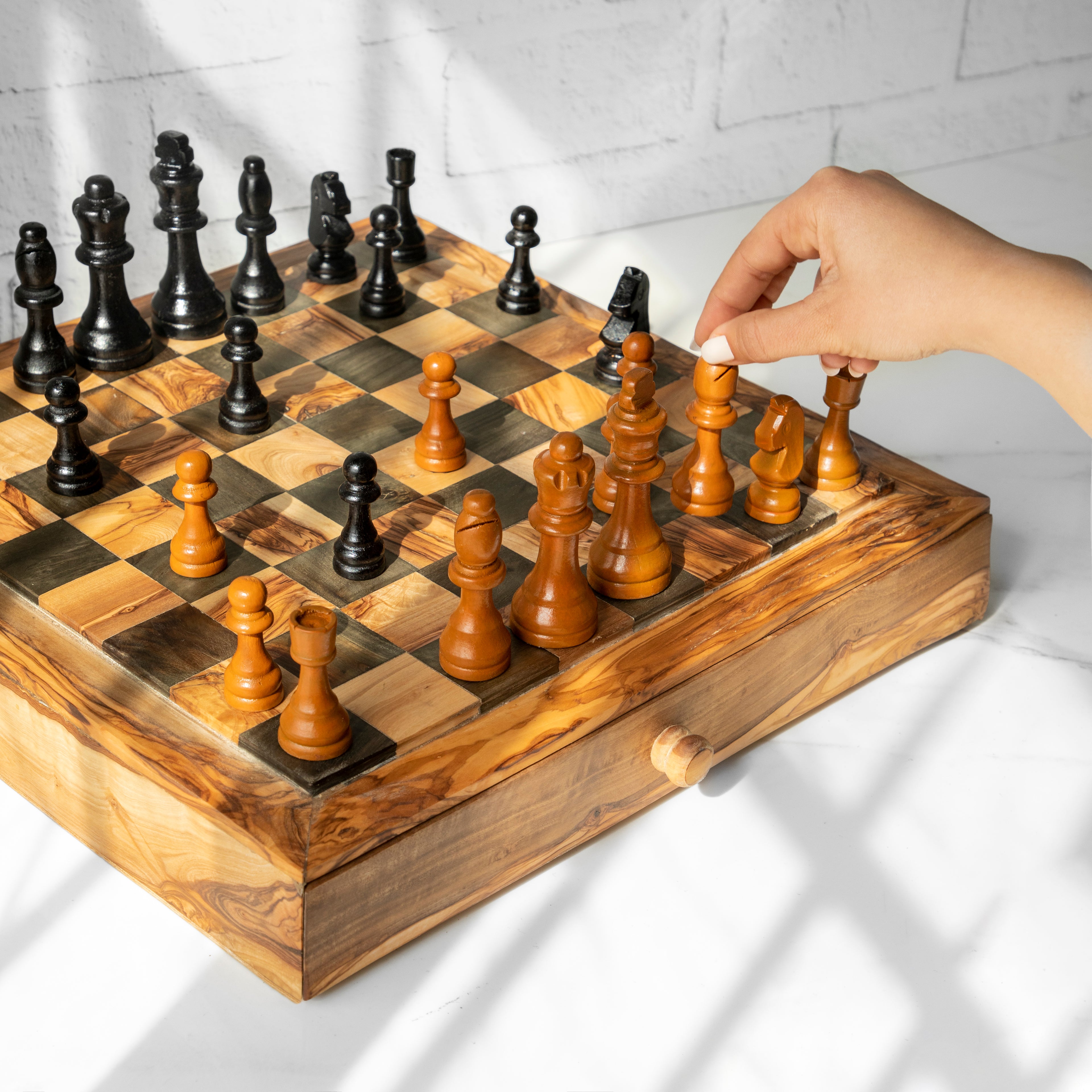 Jeu d'échecs carré en bois d'olivier, fabriqué à la main.