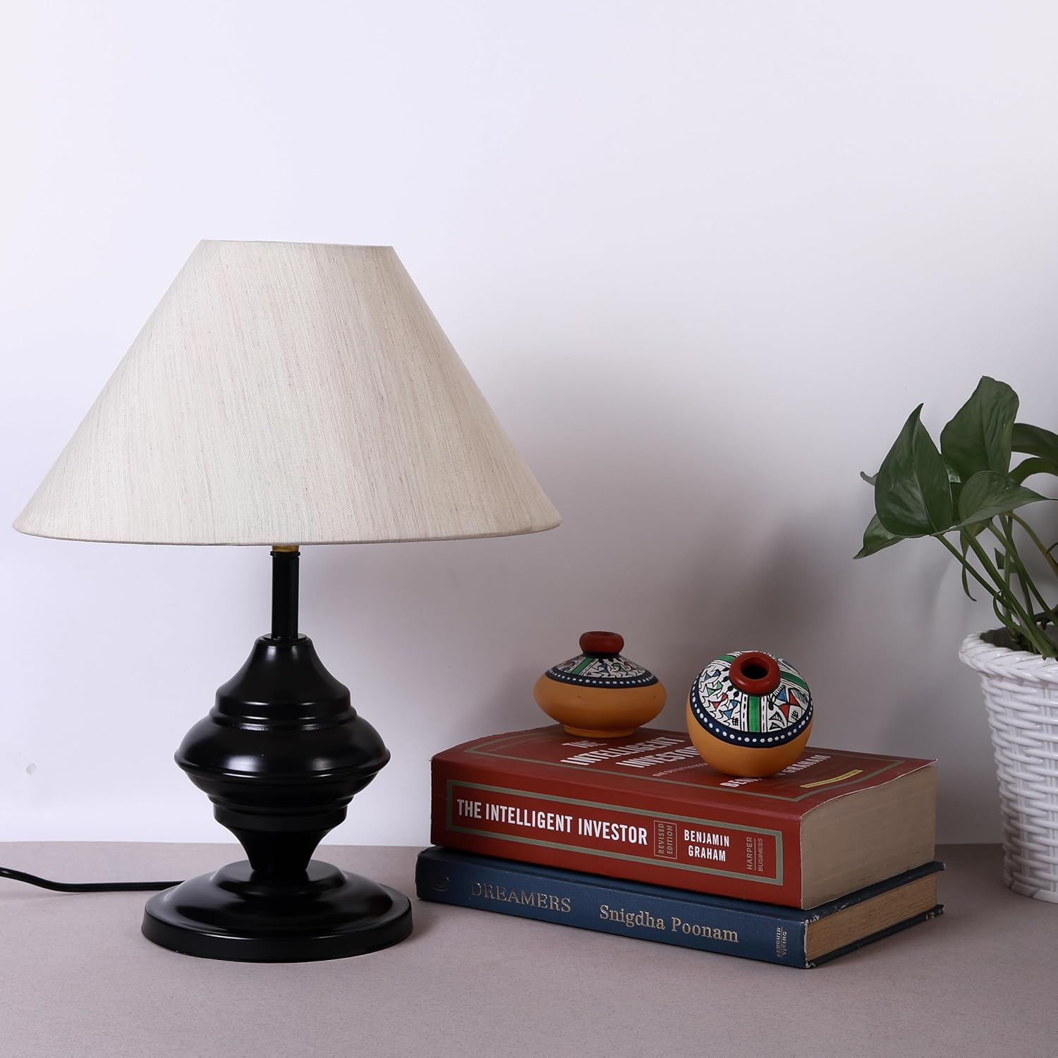 Lampe de table socle en métal noir abat-jour beige