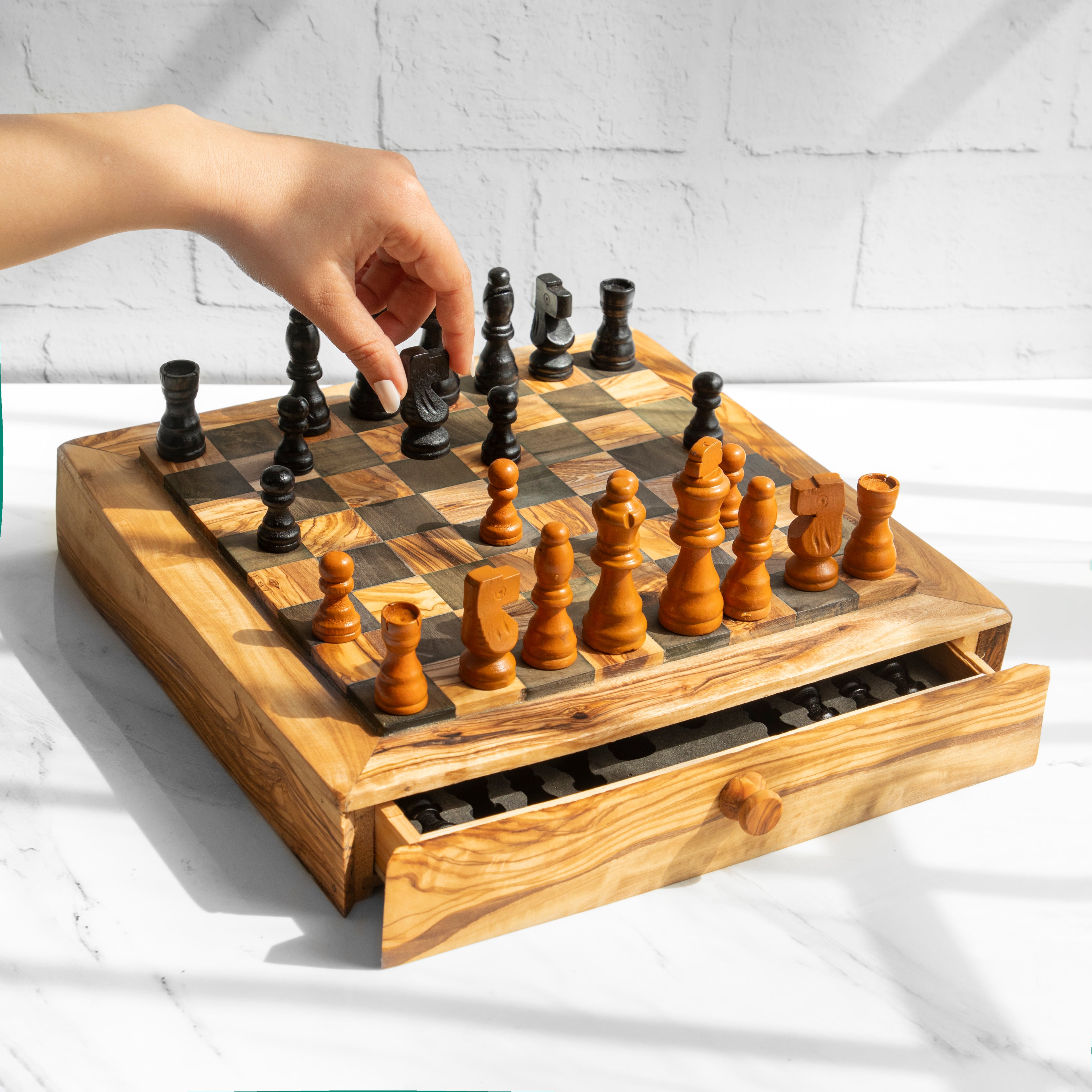 Jeu d'échecs carré en bois d'olivier, fabriqué à la main.