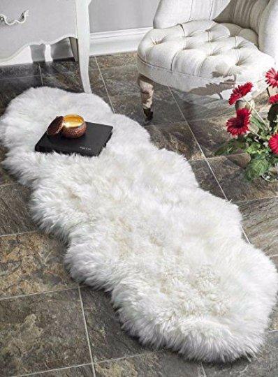 Tapis double en peau de mouton.